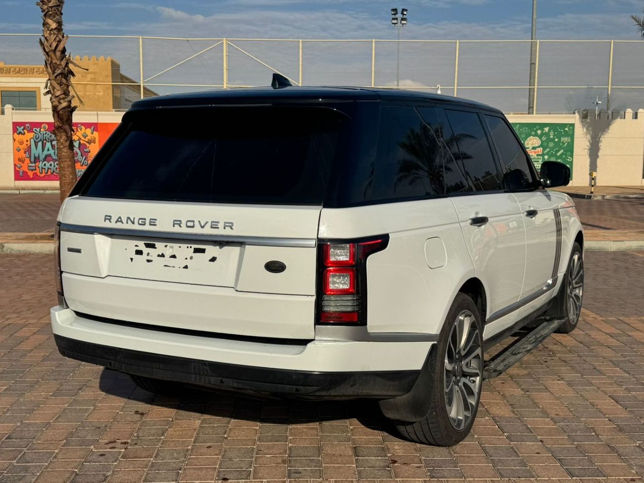 Land Rover Range Rover Autobiography 5.0L (375 HP) “2017 Range Rover Autobiography 5.0L V8 – Executive 1×1 Rear Seats, Pano