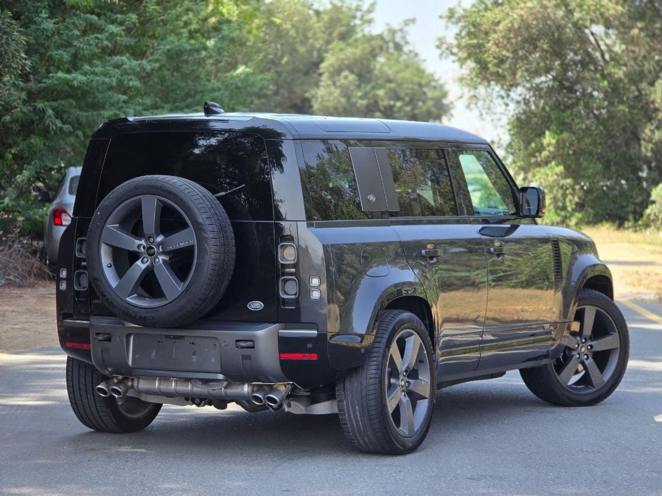 Land Rover Defender 110 X P525 5.0L DEFENDER 110 P525 CARPATHIAN EDITION 2023 V8 // GERMANY // 2KEYS //PERFECT CONDITION
