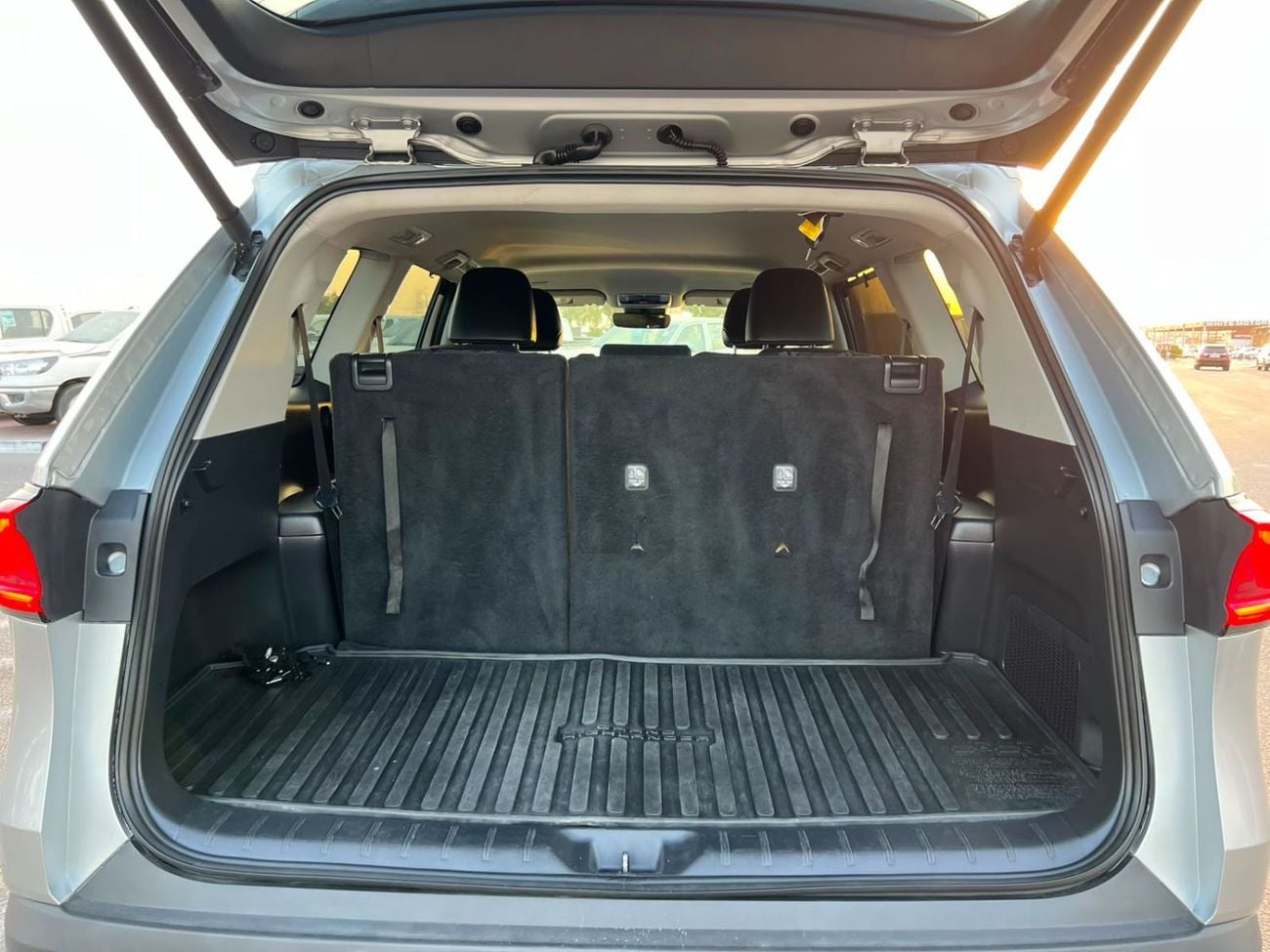 تويوتا جراند هايلاندر 2024 Toyota Grand Highlander XLE 2.4L V4 Turbo - AWD 4x4 Full Option With Dual Radar - Trunk Auto -