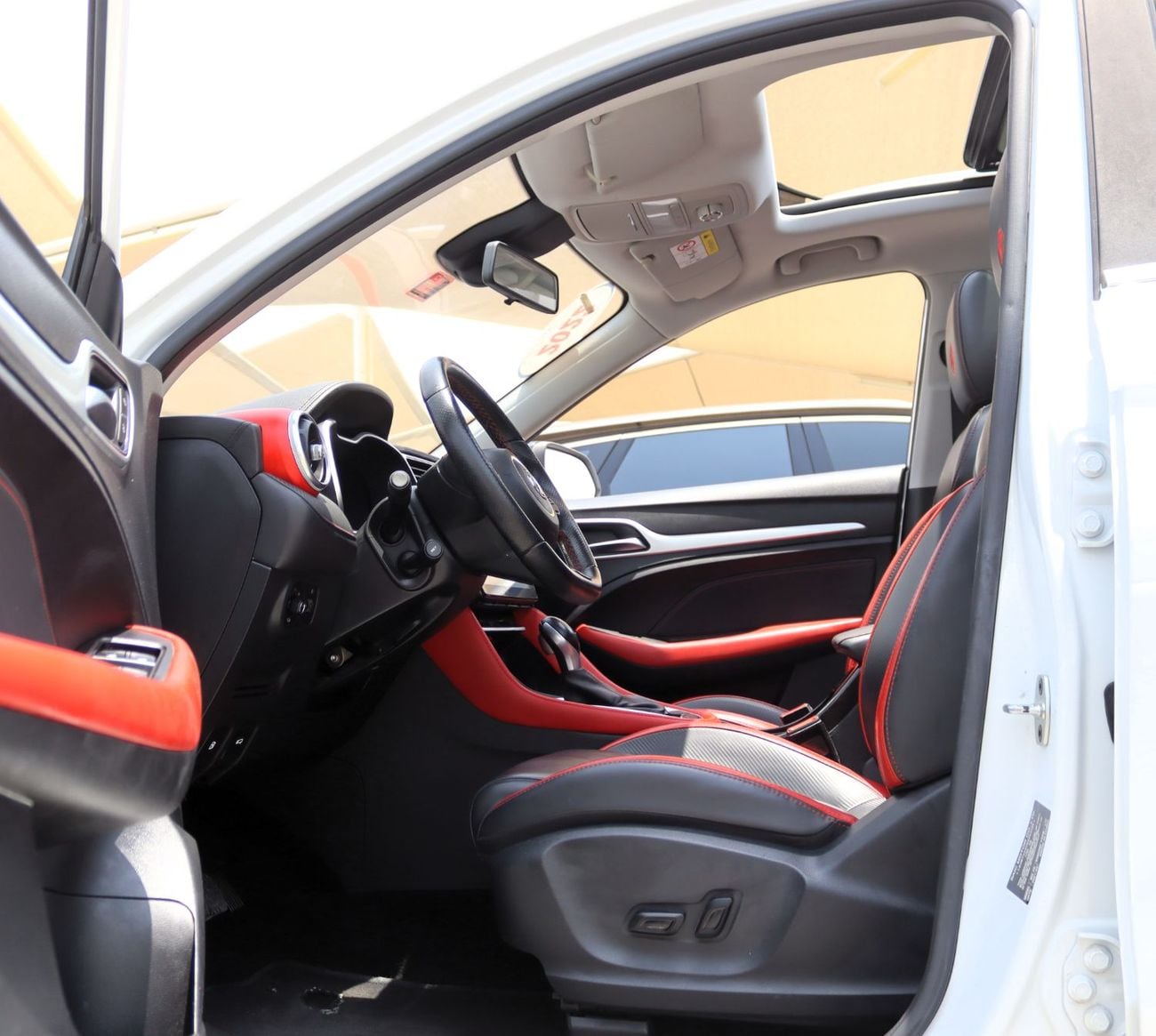MG ZS LUX