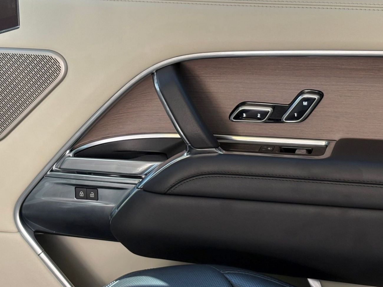 لاند روفر رينج روفر AED 10,240 P.M | 0% DOWN PAYMENT | RANGE ROVER VOGUE AUTOBIOGRAPHY | 4.4L TWIN-TURBO V8 – 523 HP | F