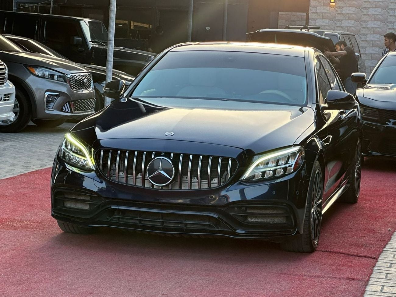 مرسيدس بنز C 300 2.0 لتر Turbocharged - عدد 4 سلندر (9G-TRONIC)