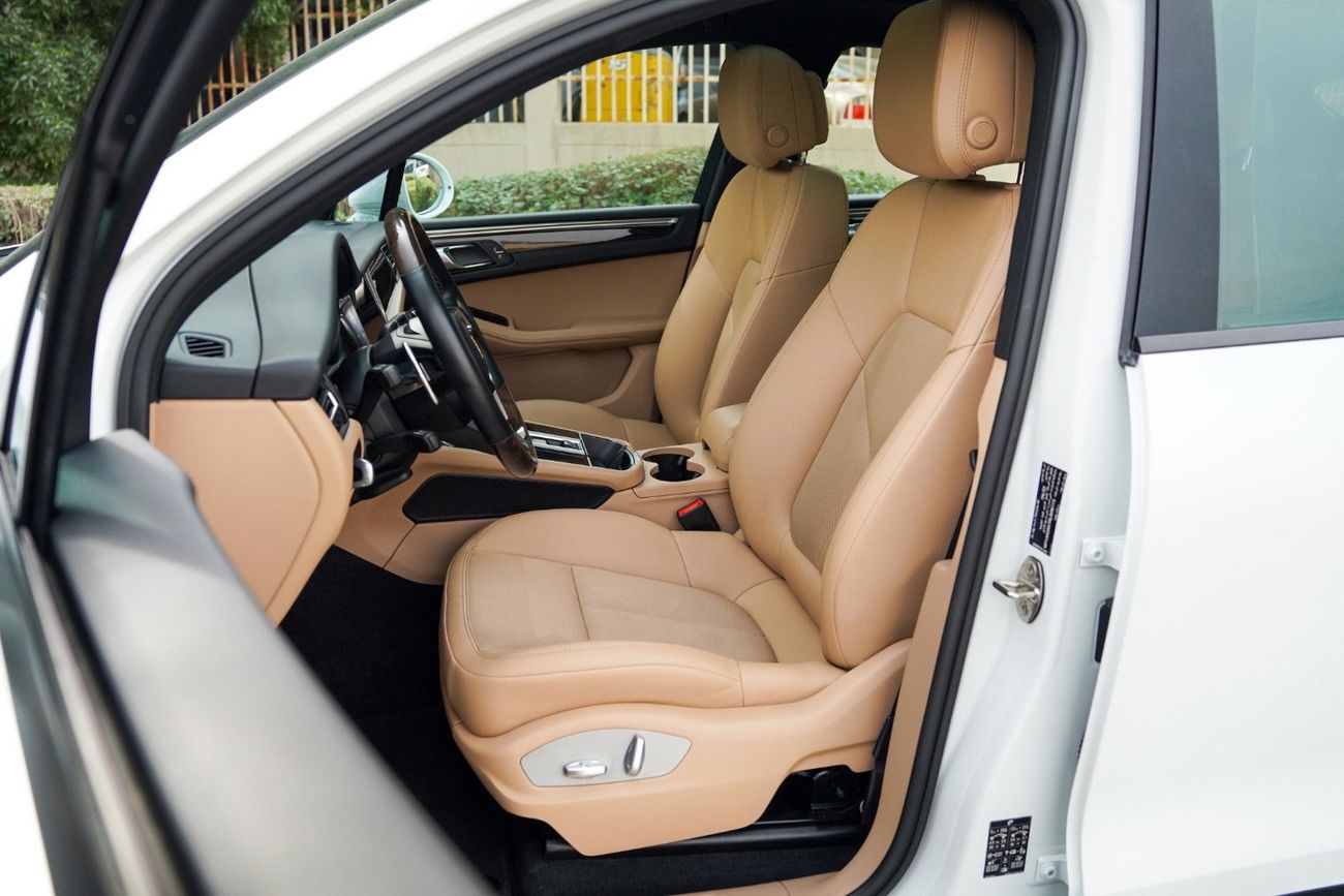 Porsche Macan Base