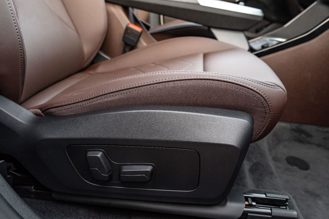 بي أم دبليو iX1 2025 | BMW IX1 XDRIVE 30LX DESIGN PACKAGE