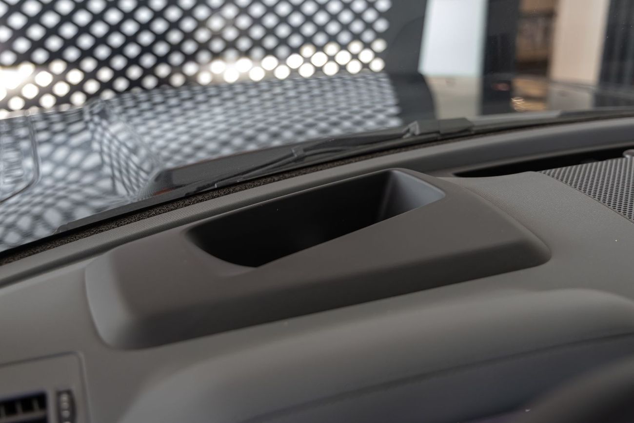 لاند روفر ديفندر Land Rover Defender X-Dynamic HSE P400 | GCC | 2026 (Export)