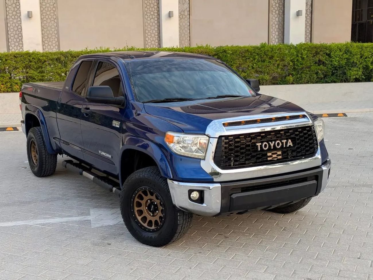 Toyota Tundra STD (NON GCC) 4WD Truck SR5 2014 - American Specs - Excellent Condition