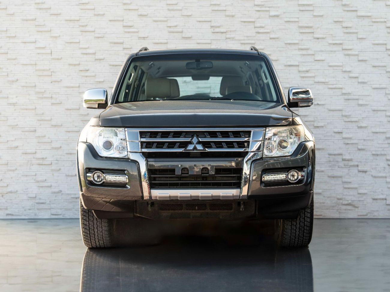 ميتسوبيشي باجيرو GLS Base 3.5L (7 Seater)