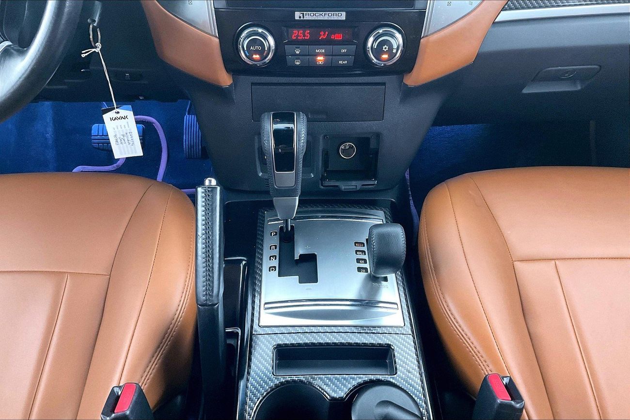 ميتسوبيشي باجيرو Signature Edition | شامل الضمان | 0 ﺪﻔﻋﺓ ﺃﻮﻟﻯ