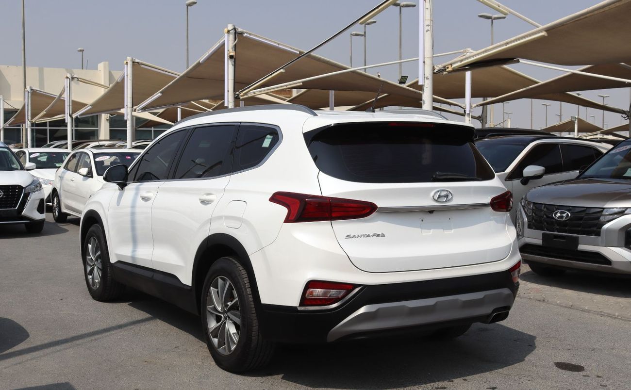 Hyundai Santa Fe GL 2.4L Hyundai Santa Fe - 2019 - GCC - 7 seats - accident-free - 2.4L-low mileage, in excellent con