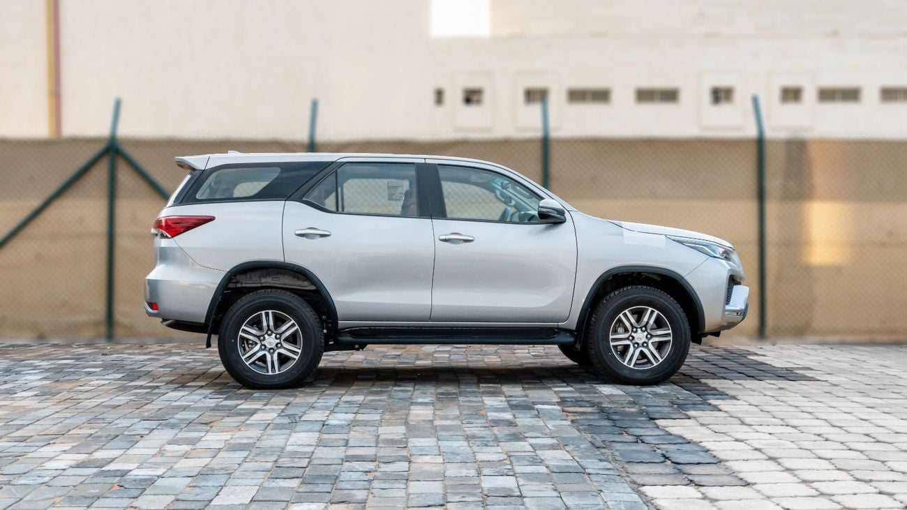 تويوتا فورتونر 2026 Toyota Fortuner GX 2.7 AT Petrol (Silver-Tan) RWD