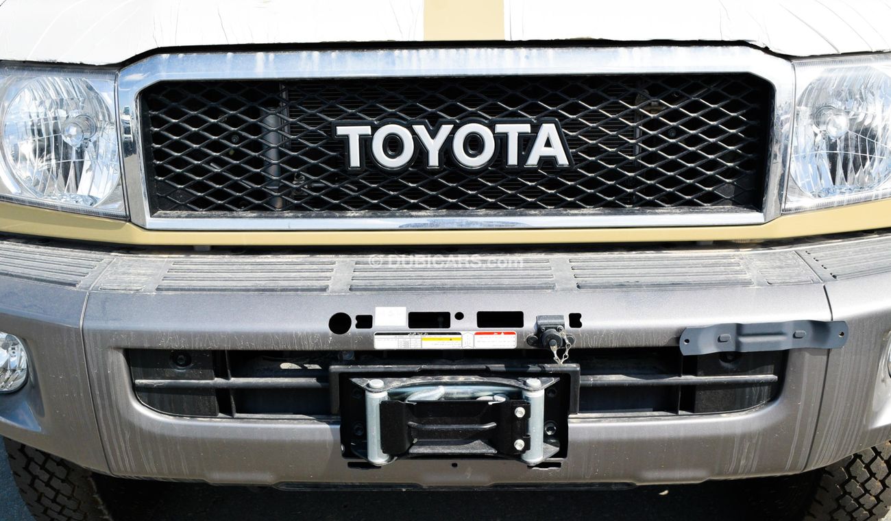Toyota Land Cruiser Pick Up 4.0L V6 Petrol Double Cabin