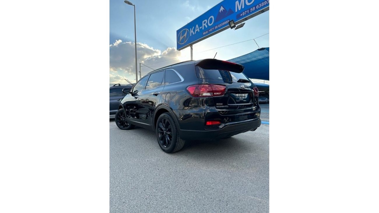 Kia Sorento car in good condition 2019 with engine capacity 3.3