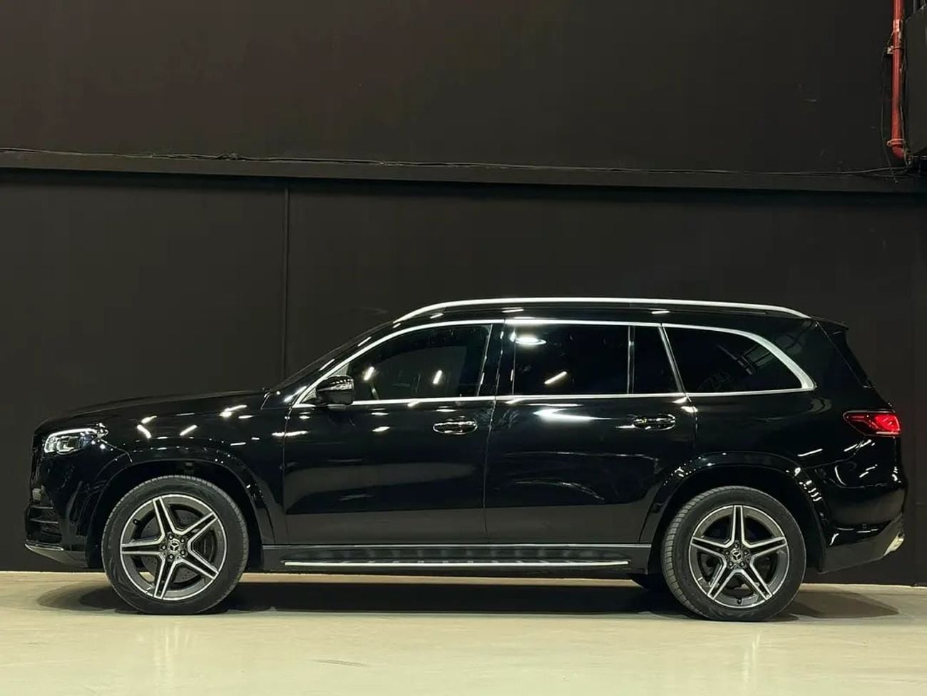 Mercedes Benz GLS580 STD | Ultra Low KM | V8 | AED 179,999