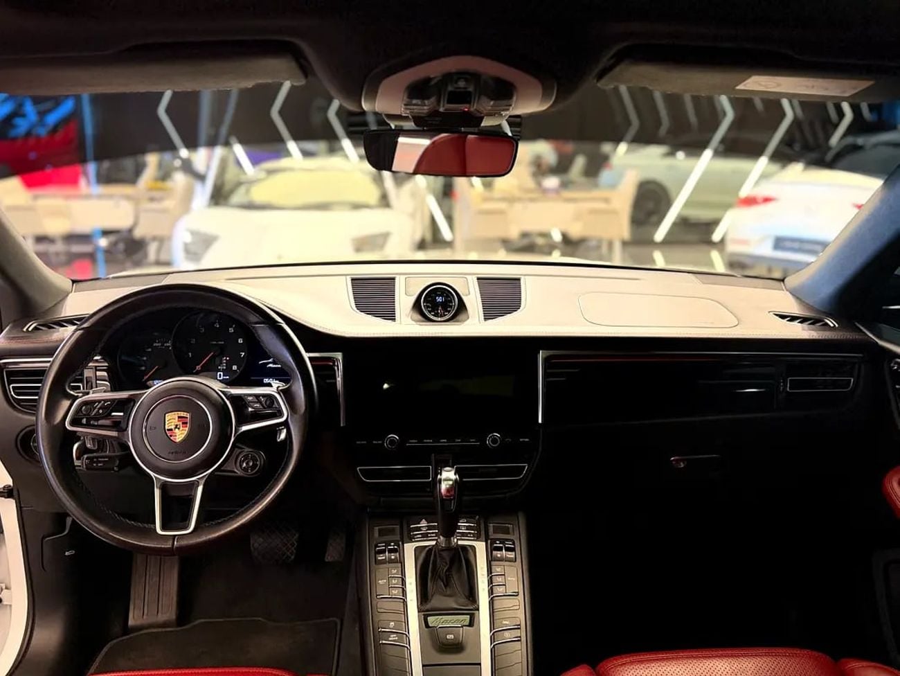 Porsche Macan Turbo GCC Specs - Pristine Condition