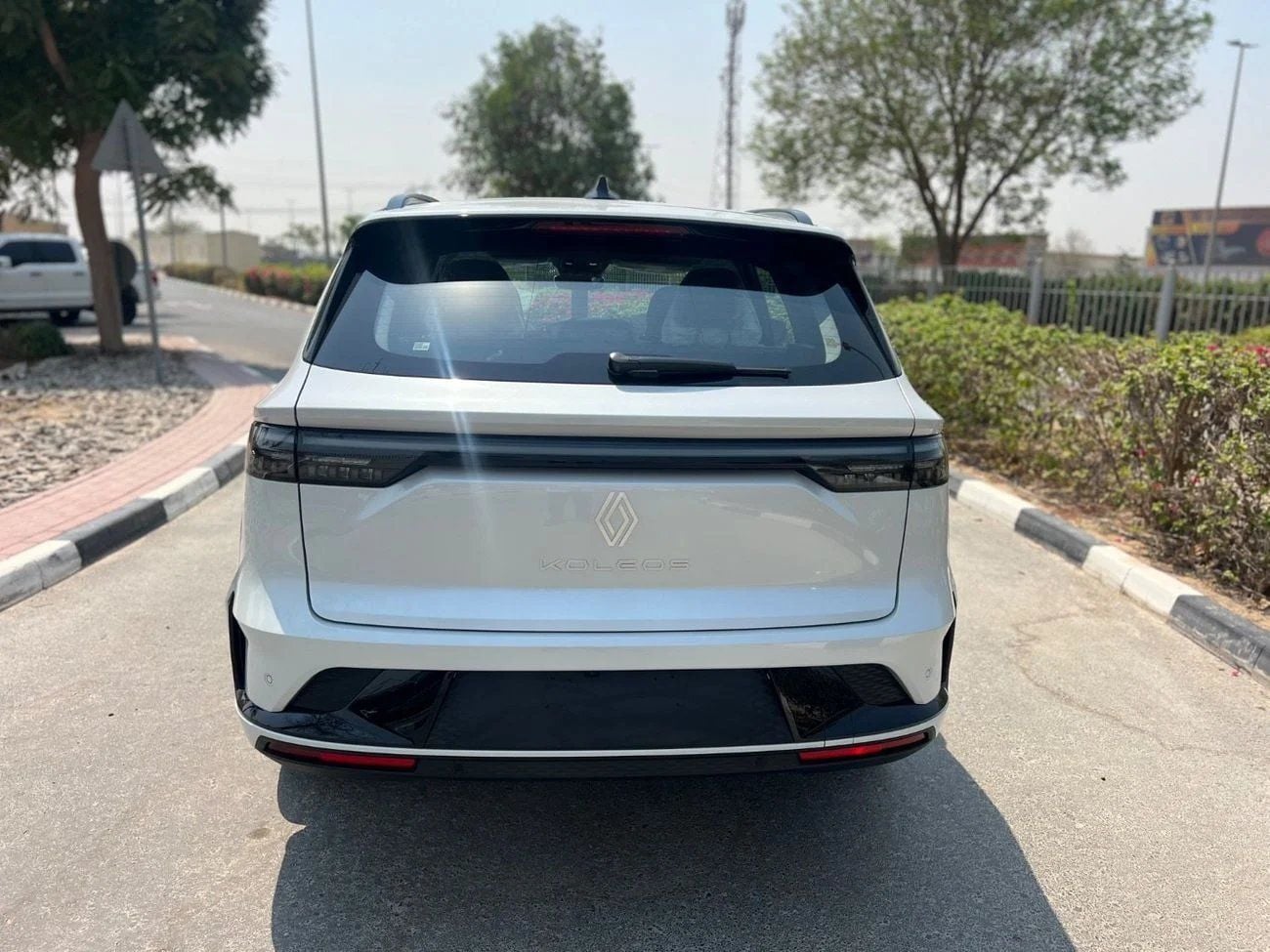 Renault Koleos Renault Koleos LE 2.0L AWD 2026 – GCC Specs | Silver Exterior | Beige Interior