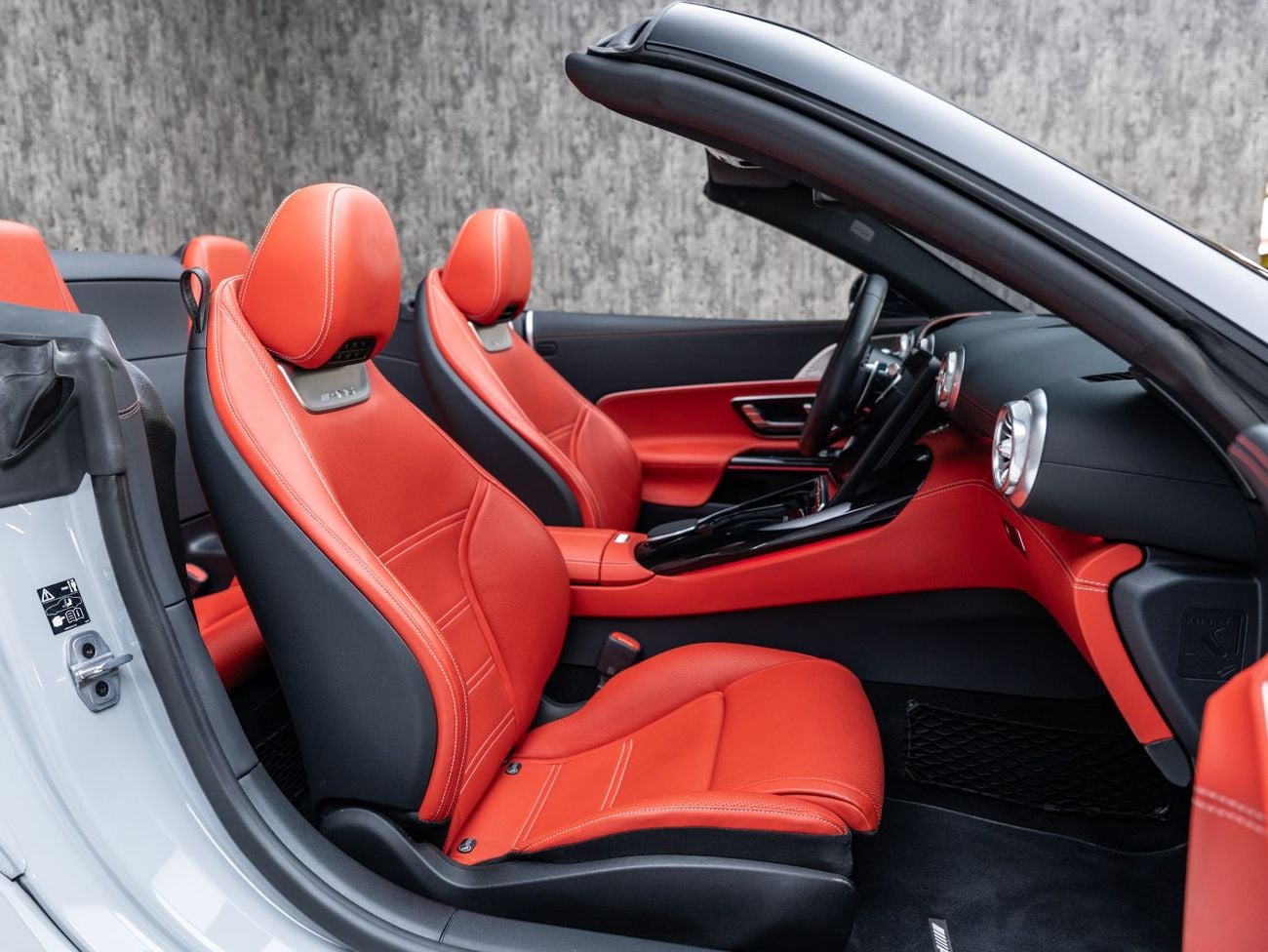 مرسيدس بنز SL 43 AMG رودستر اشترِ الآن، وادفع في عام ٢٠٢٧ | معيار بلاك لاين | ضمان مرسيدس ٢٠٣٠ + عقد خدمة، دول مجلس التعاون الخل