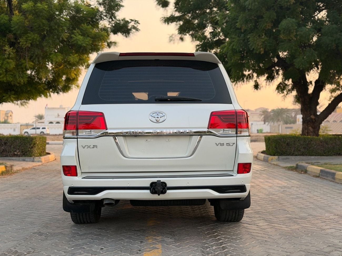 Toyota Land Cruiser VXR 5.7