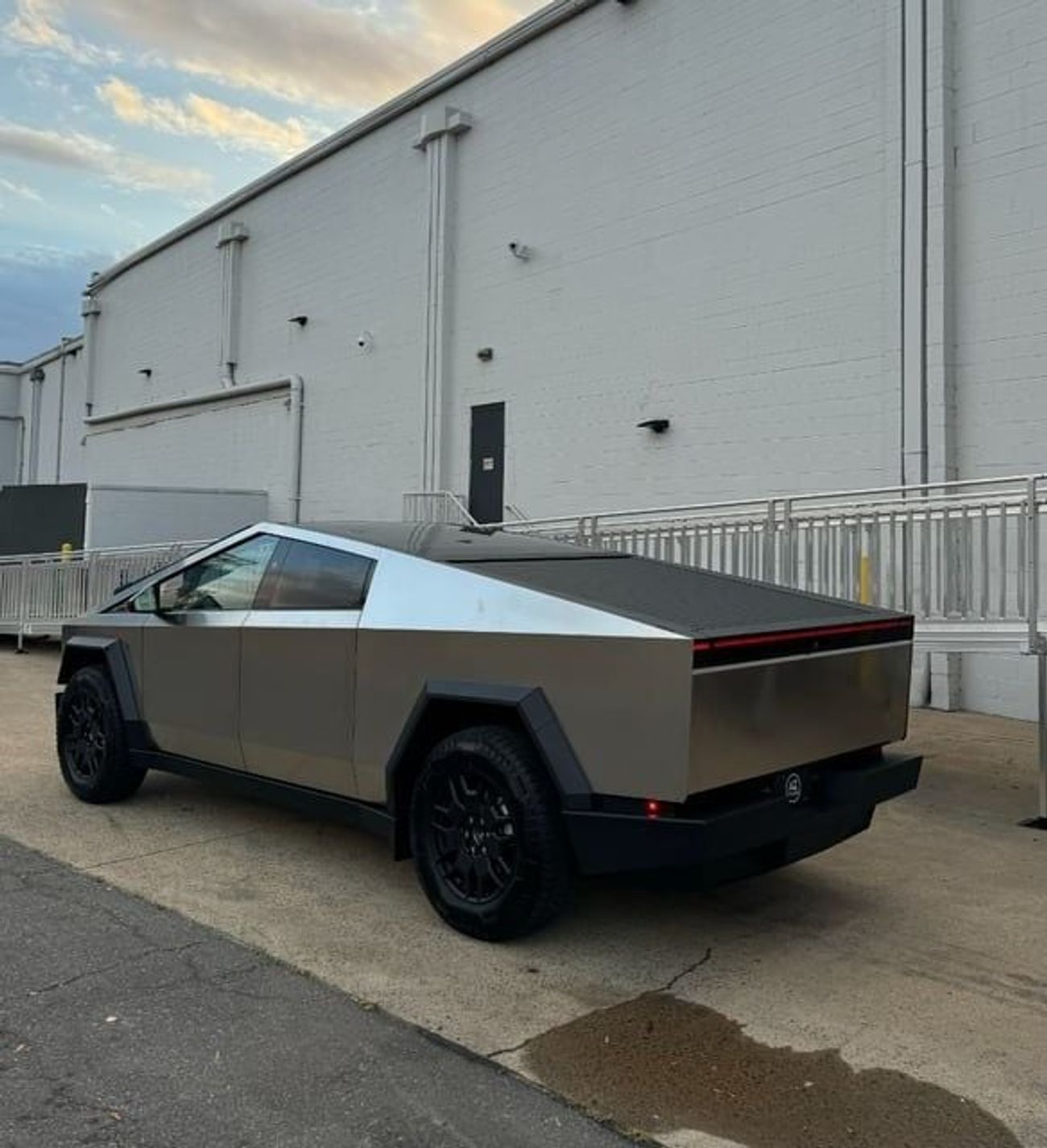 تسلا سايبرتراك All Wheel Drive