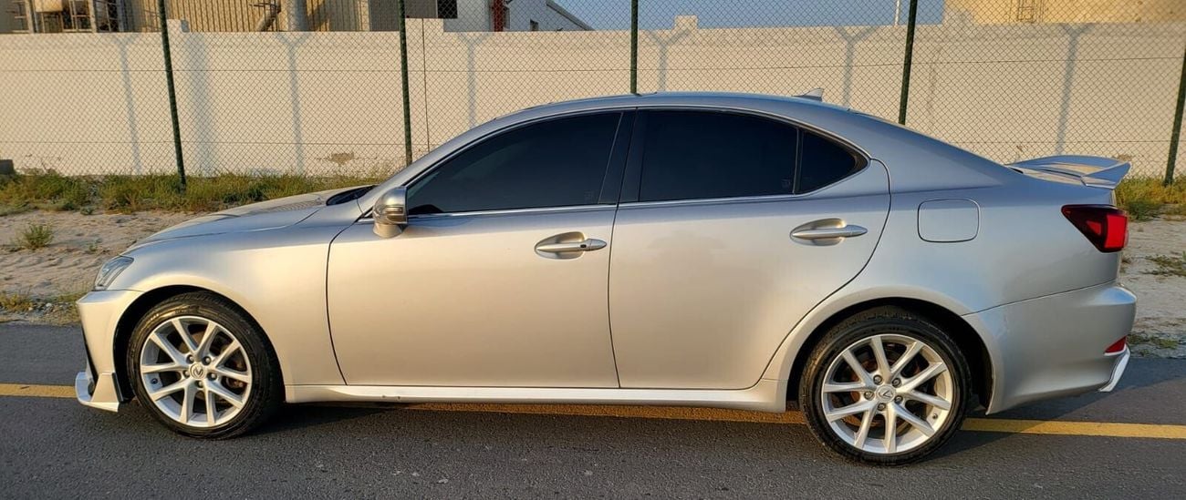 Lexus IS250 2.5 .6 cyl .sedan .AWD .5 seats .4door