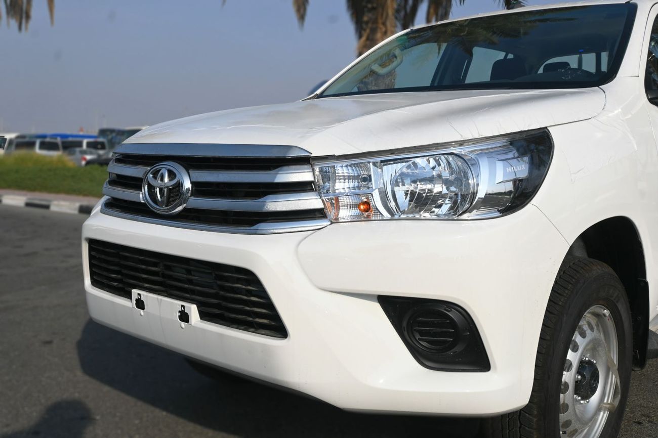 Toyota Hilux Toyota Hilux pickup narrow chassis/body Petro engine 2.7 automatic gear power window manual A.c doub