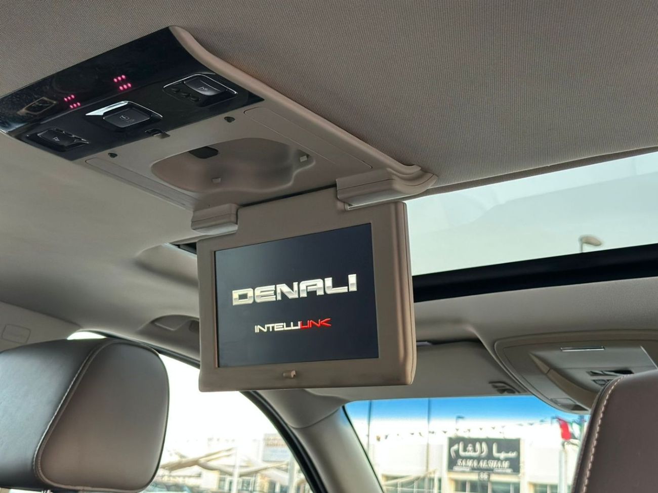 GMC Yukon XL Denali 6.2L (7 Seater) GMC YUKON DENALI XL GCC 2017 ORGINAL PAINT // PERFECT CONDITION