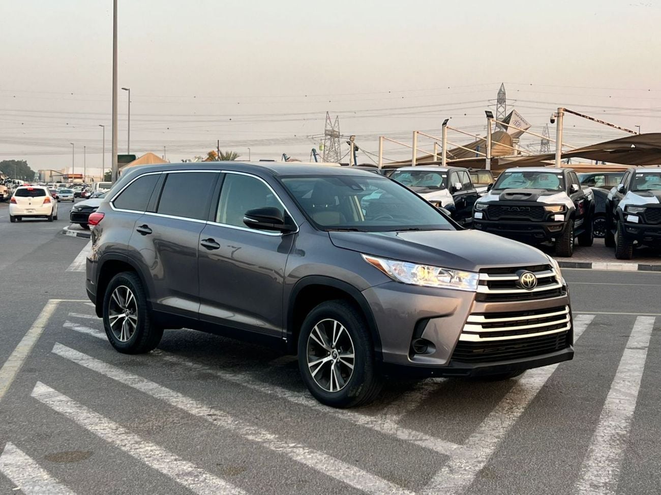 Toyota Highlander LE (NON GCC) 2019 Toyota Highlander 3.5L V6 - AWD 4x4 - Rear Camera - Leather seat 7 -