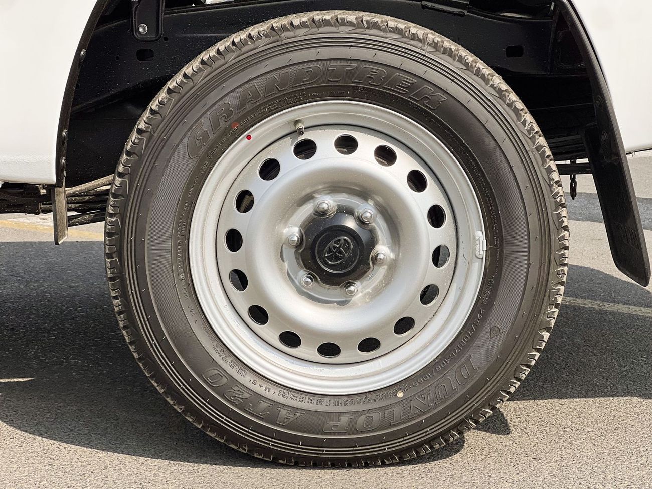 Toyota Hilux EXPORT ONLY - Hilux GL 2.4L 4x4 Without Differential Lock