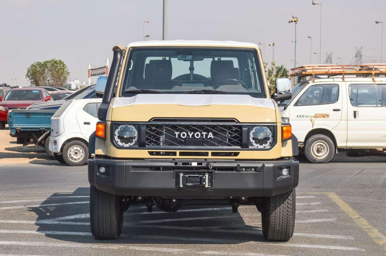 تويوتا لاند كروزر بيك آب TOYTOA LAND CRUISER 79 4.0L 4WD AT DC PICKUP 2025