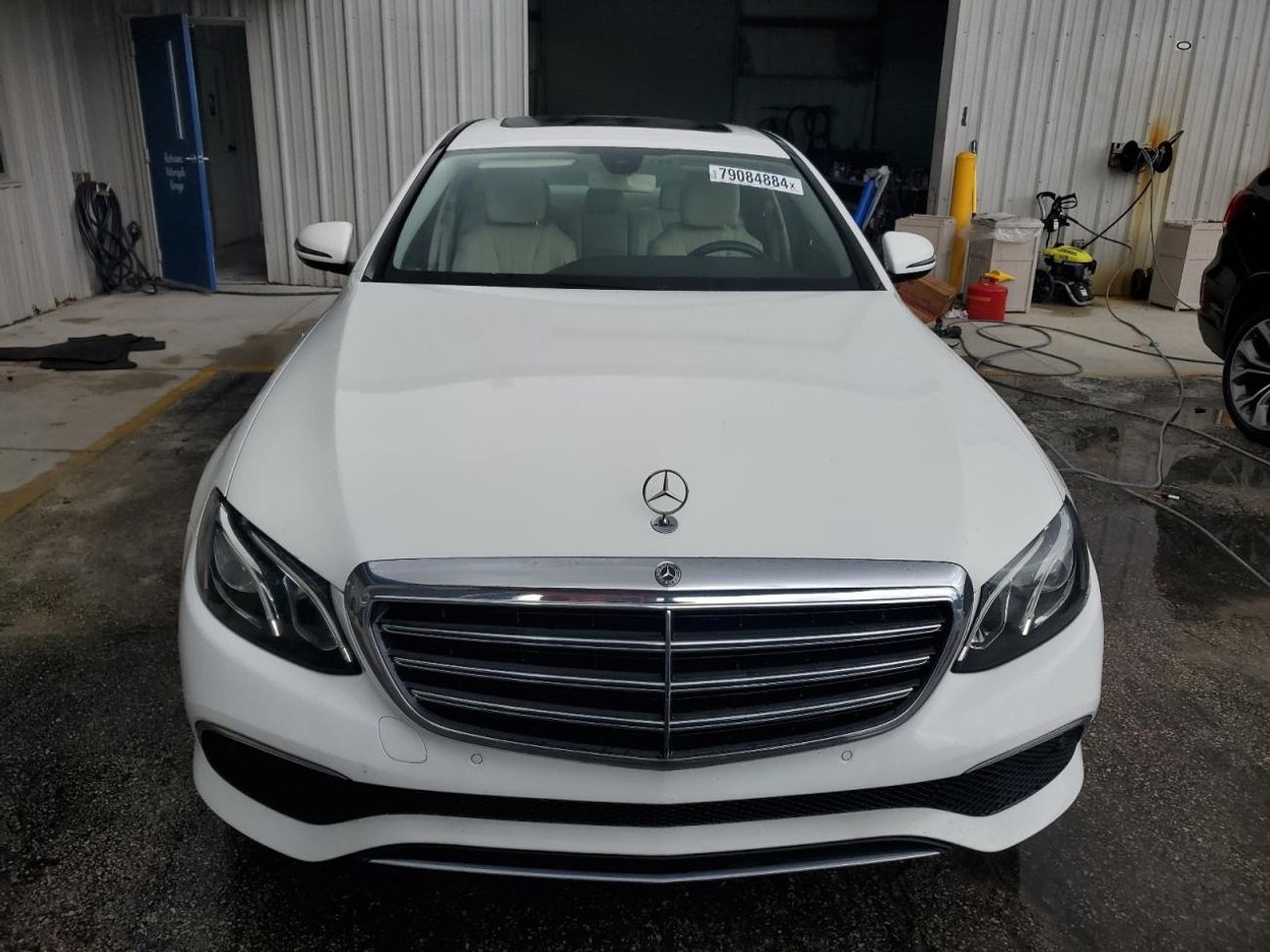 Mercedes-Benz E300 Premium + 2.0L