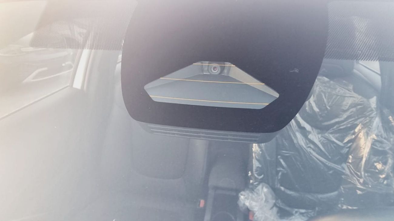 تويوتا كورولا كروس TOYOTA COROLLA CROSS 2.0L HYBRID WITH RADAR MY 2025