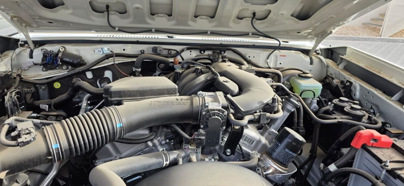 Toyota Land Cruiser 70 PETROL AUTO GEAR