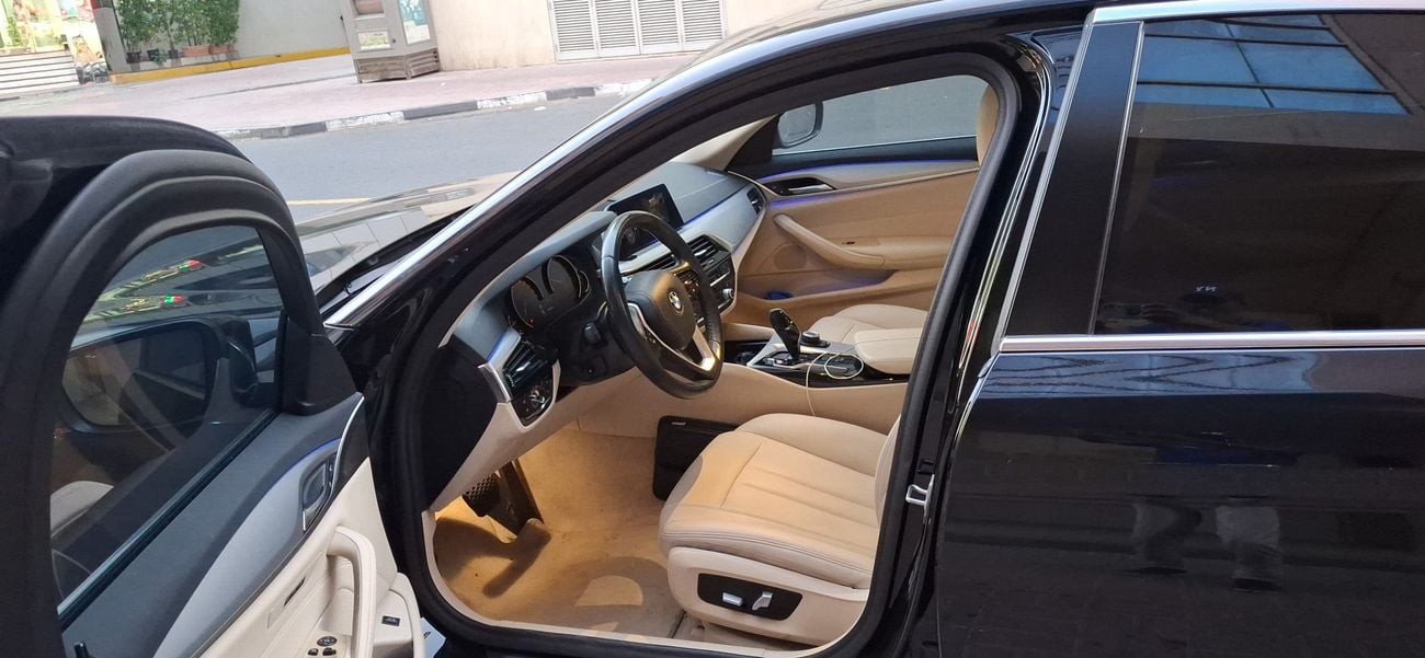 بي أم دبليو 520i EXCLUSIVE 2 | بدون دفعة مقدمة | اختبار القيادة في المنزل