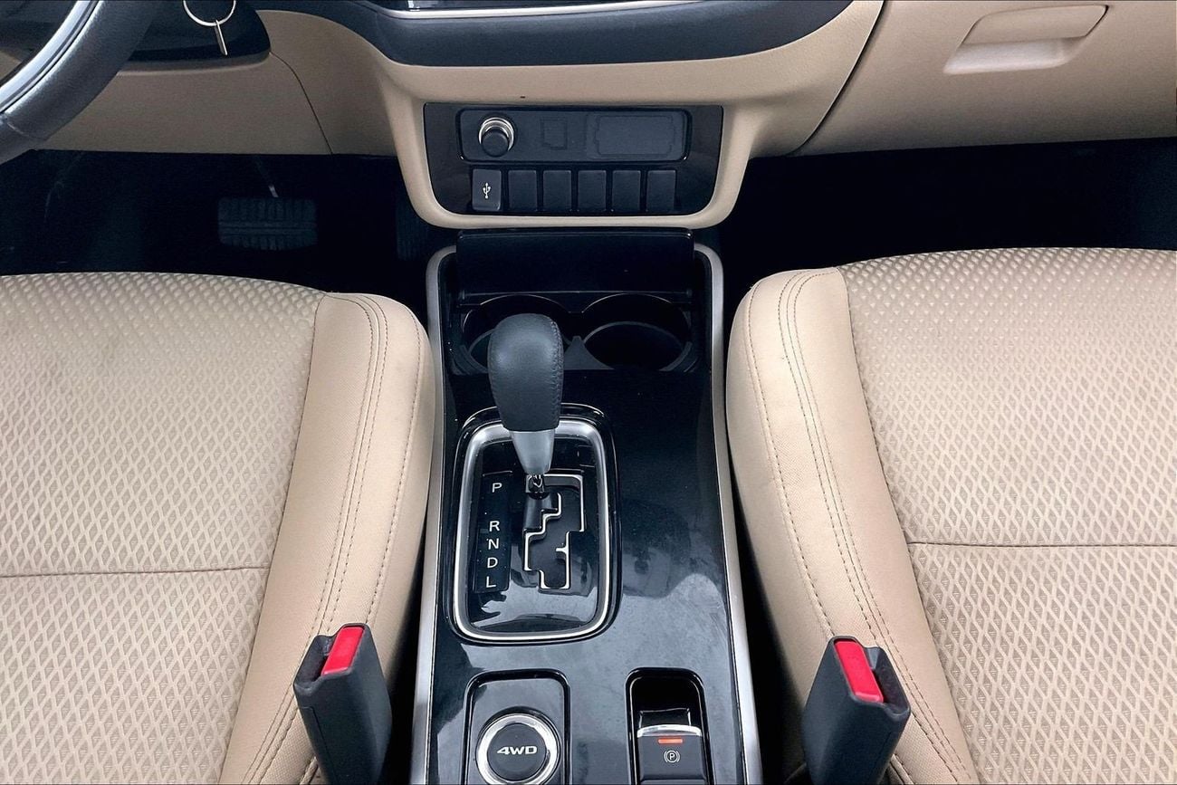 ميتسوبيشي آوتلاندر 2.5 GLX AUTO 4WD 7SEAT ML FABRIC SEATS | شامل الضمان | 0 ﺪﻔﻋﺓ ﺃﻮﻟﻯ