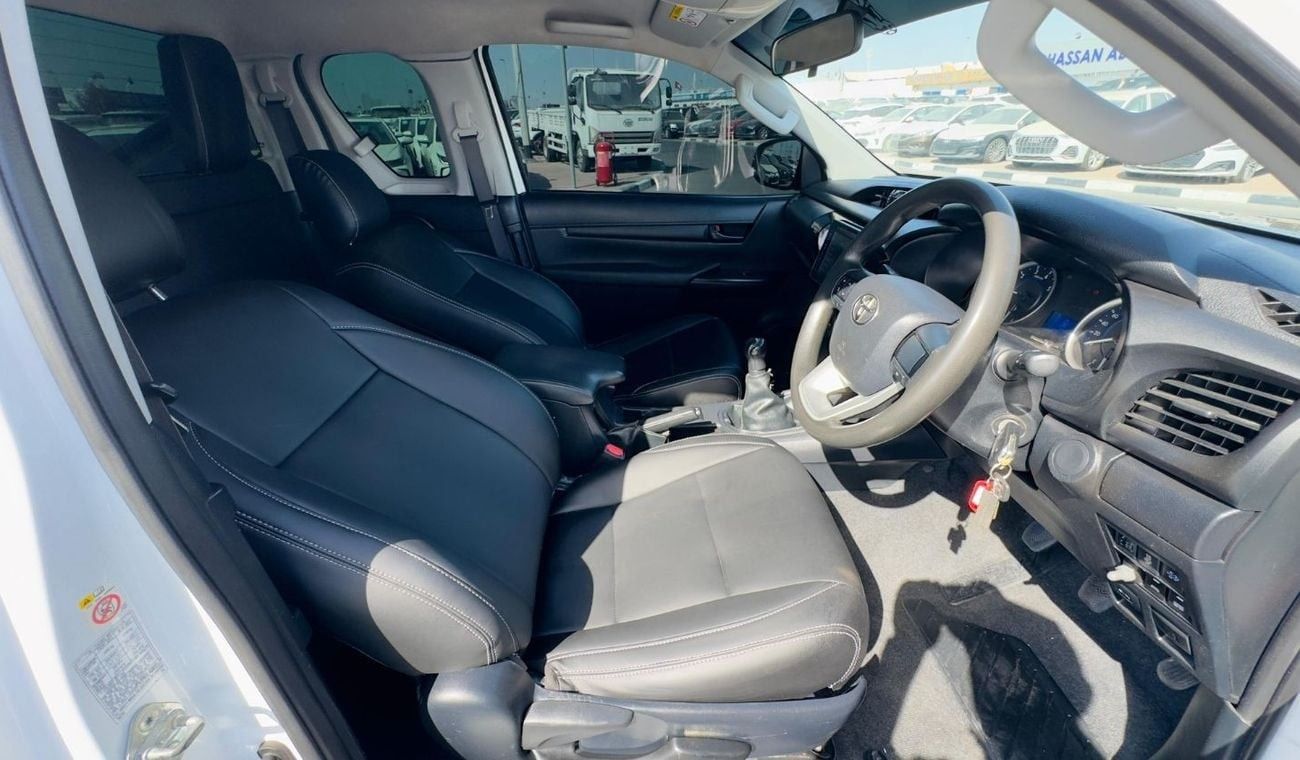 Toyota Hilux SMART CAB | RHD | 2.8L DIESEL ENGINE | MANUAL TRANSMISSION | 2016 | PREMIUM BULL BAR | AIR SNORKEL