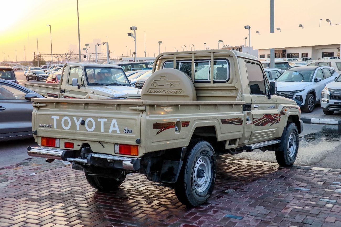 تويوتا لاند كروزر بيك آب Std 4.0L Single Cab Utility 4WD