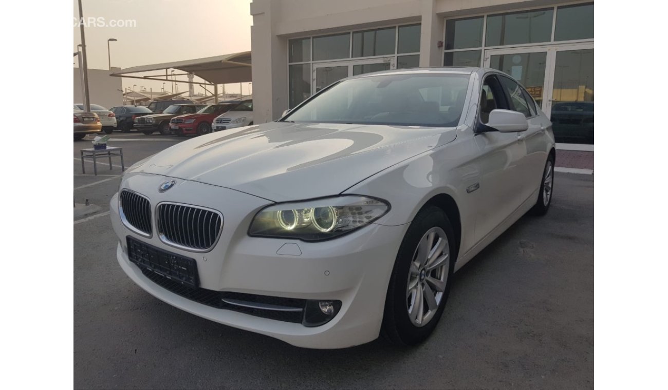 BMW 520i model 2013 GCC car prefect condition full service full option no need any maintenance full o