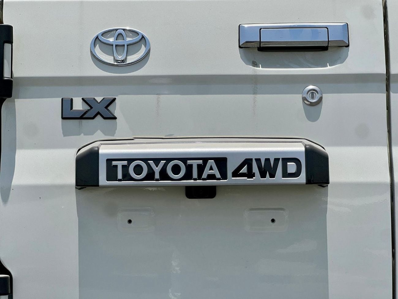 Toyota Land Cruiser 70 EXPORT ONLY - TOYOTA LC76 LX 2.8L A/T