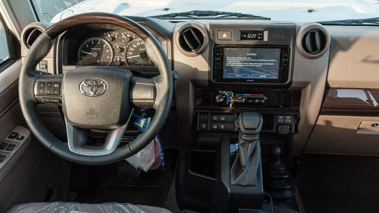 Toyota Land Cruiser 70 Toyota Land Cruiser LC76 4.0L AT Petrol (White-Brown) Basic