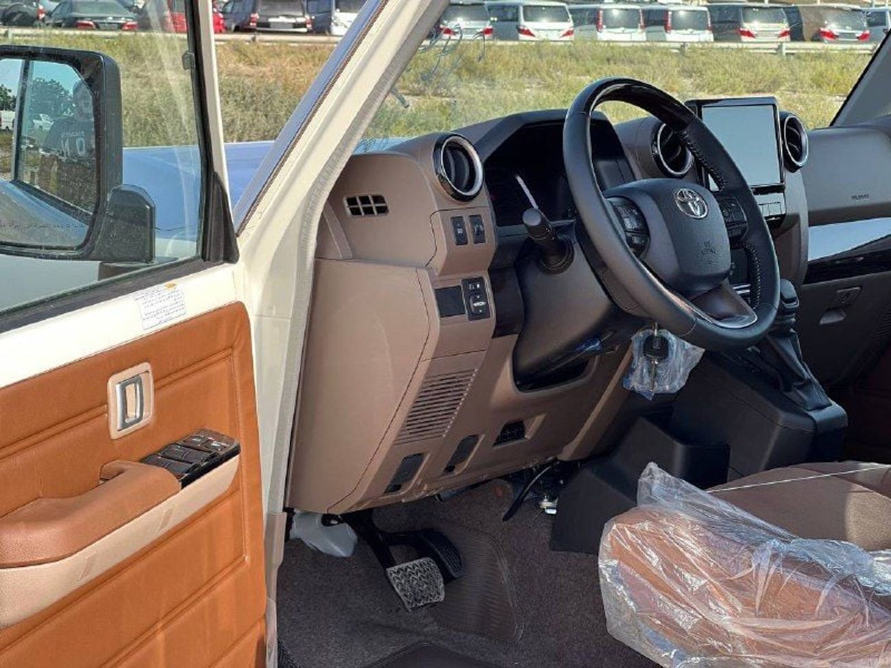 Toyota Land Cruiser 70 LC76 4.0L PTR A/T // 2025 // FULL OPTION WITH RADAR , LEATHER SEATS , DVD&BACK CAMERA // SPECIAL OFF