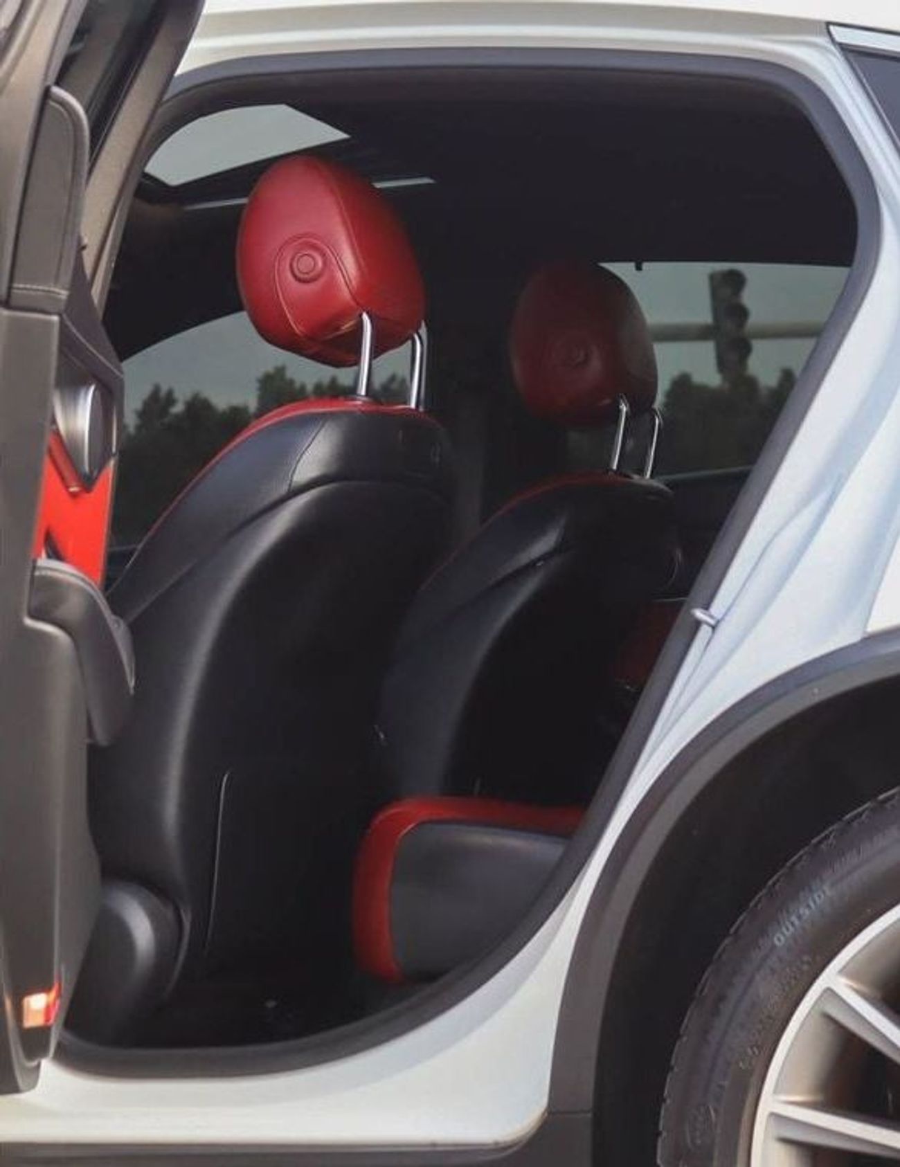 Mercedes-Benz GLC 250 4MATIC 2.0L Mercedes GLC 250, 2018, 4MATIC, GCC, original paint accident-free in excellent condition