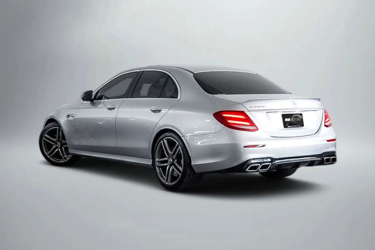 Mercedes-Benz E 63 AMG Std 5.5L