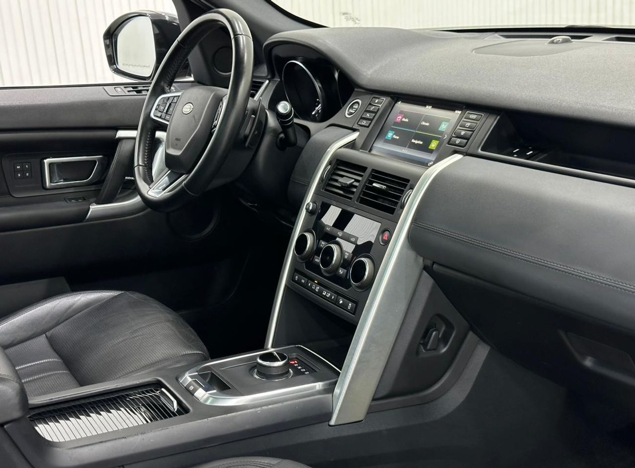 Land Rover Discovery Sport Si4 HSE 2018 Land Rover Discovery Sport HSE, 1 Year Warranty, Al-Tayer Full Service History, GCC