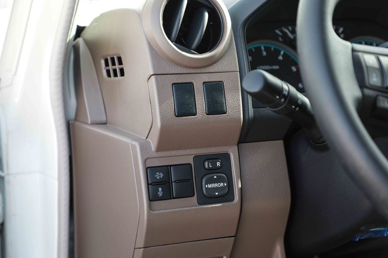 Toyota Land Cruiser Pick Up 2024 Toyota LC79 4X4 Double Cab 4.5 V8 - White inside Beige | Export Only