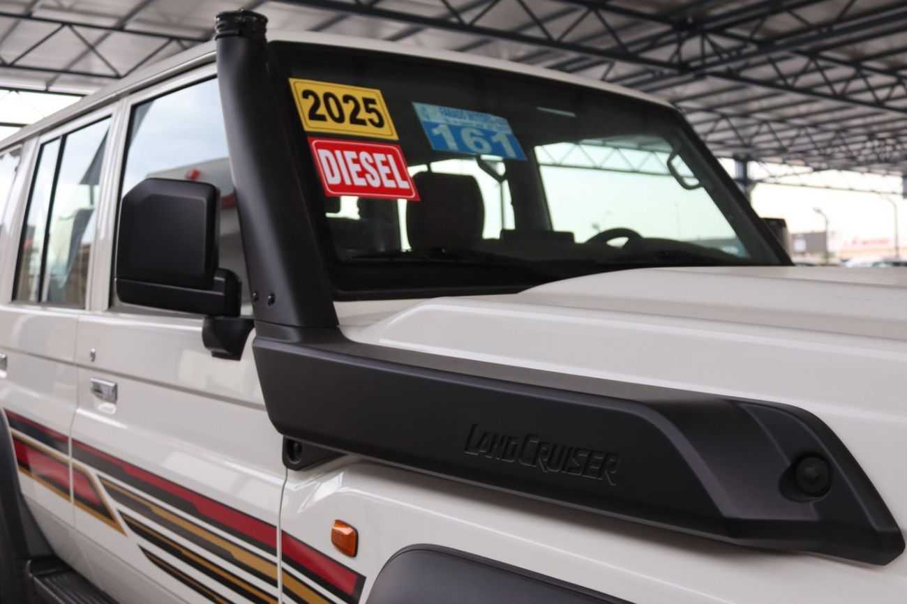 Toyota Land Cruiser 70 2.8 DIESEL MANUAL TRANSMISSION DIFF LOCK **التصدير فقط خارج الخليج*****EXPORT ONLY**