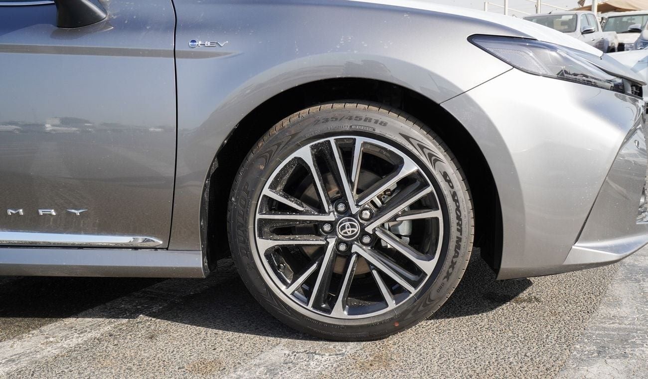 Toyota Camry LE  HEV 2.5L Hybrid