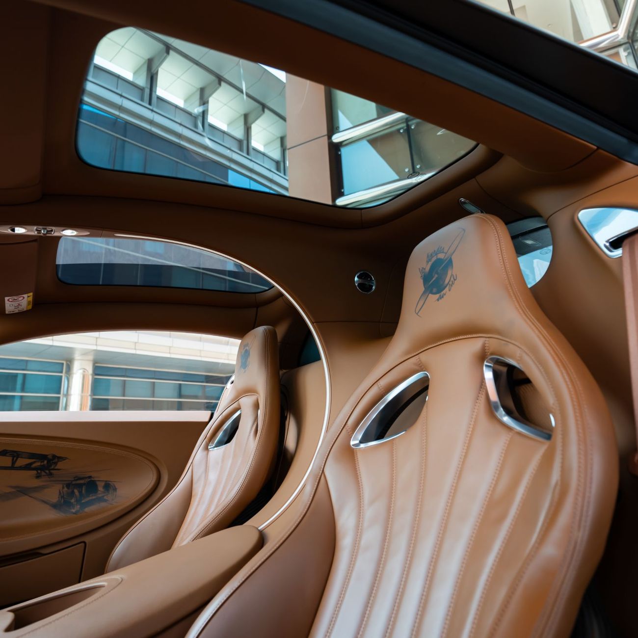 بوغاتي شيرون 2021 BUGATTI CHRION LES LEGANDS DU CIEL ( 1 OF 20 ) DONE 6000KM ( 4 YEARS WARRANTY+ SERVICE )