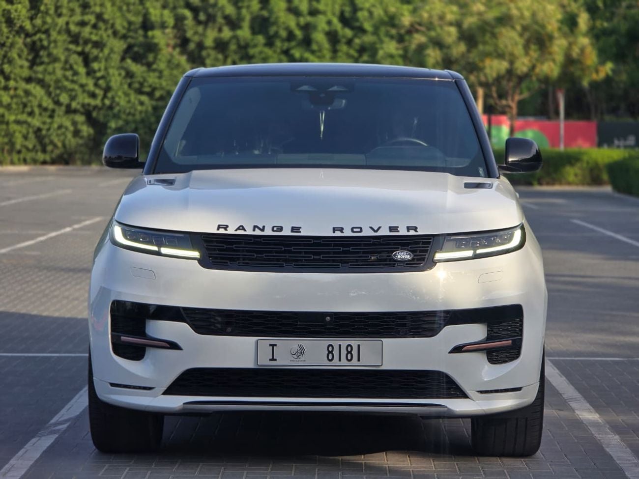 Land Rover Range Rover Sport Dynamic SE P400 3.0L RANGE ROVER SPORT DYNAMIC SE P400 2023 GCC // PERFECT CONDITION // LOW MILEAGE