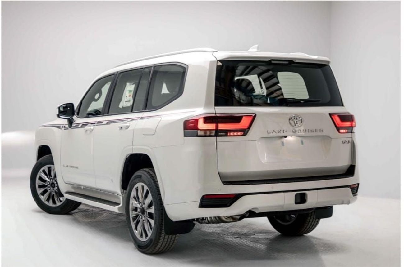 تويوتا لاند كروزر Toyota Land Cruiser GXR is a 7-seater, 4WD SUV with a 4.0L