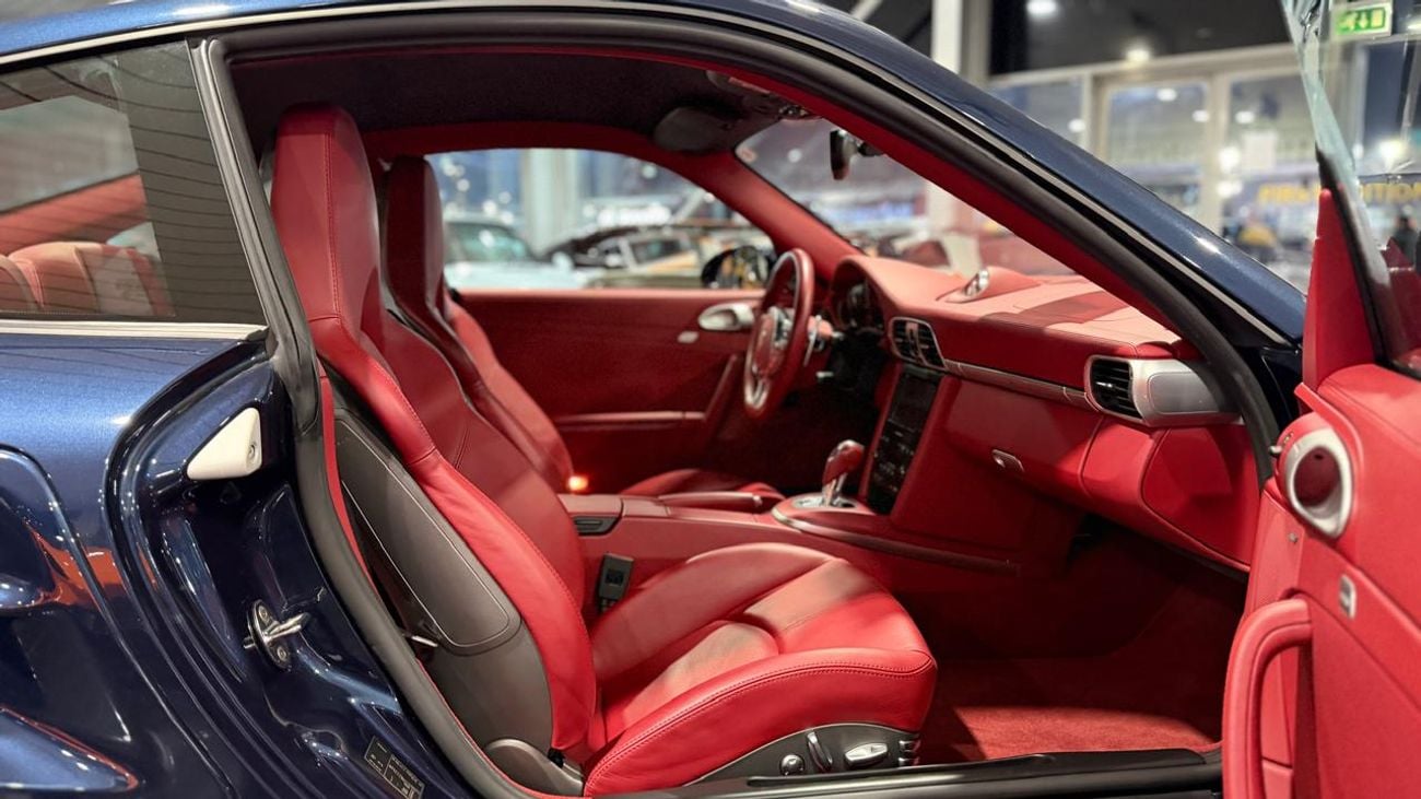 Porsche 911 Turbo S 3.8L (530 HP) Coupe