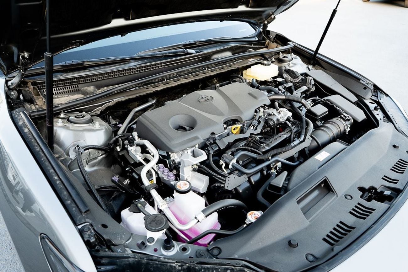 Toyota Camry LE Hybrid 2.5L 2025